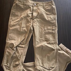 Levi‘s mens pants in army green color. Size W32 L32